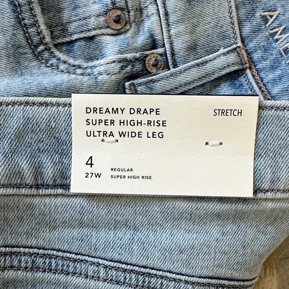 NWT American Eagle Outfitters Women's High Rise Light Denim Jeans - Picture 2 of 8